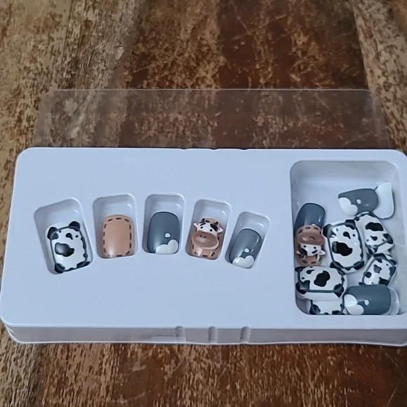3D Cow Press On Nails - Picture 15 of 17